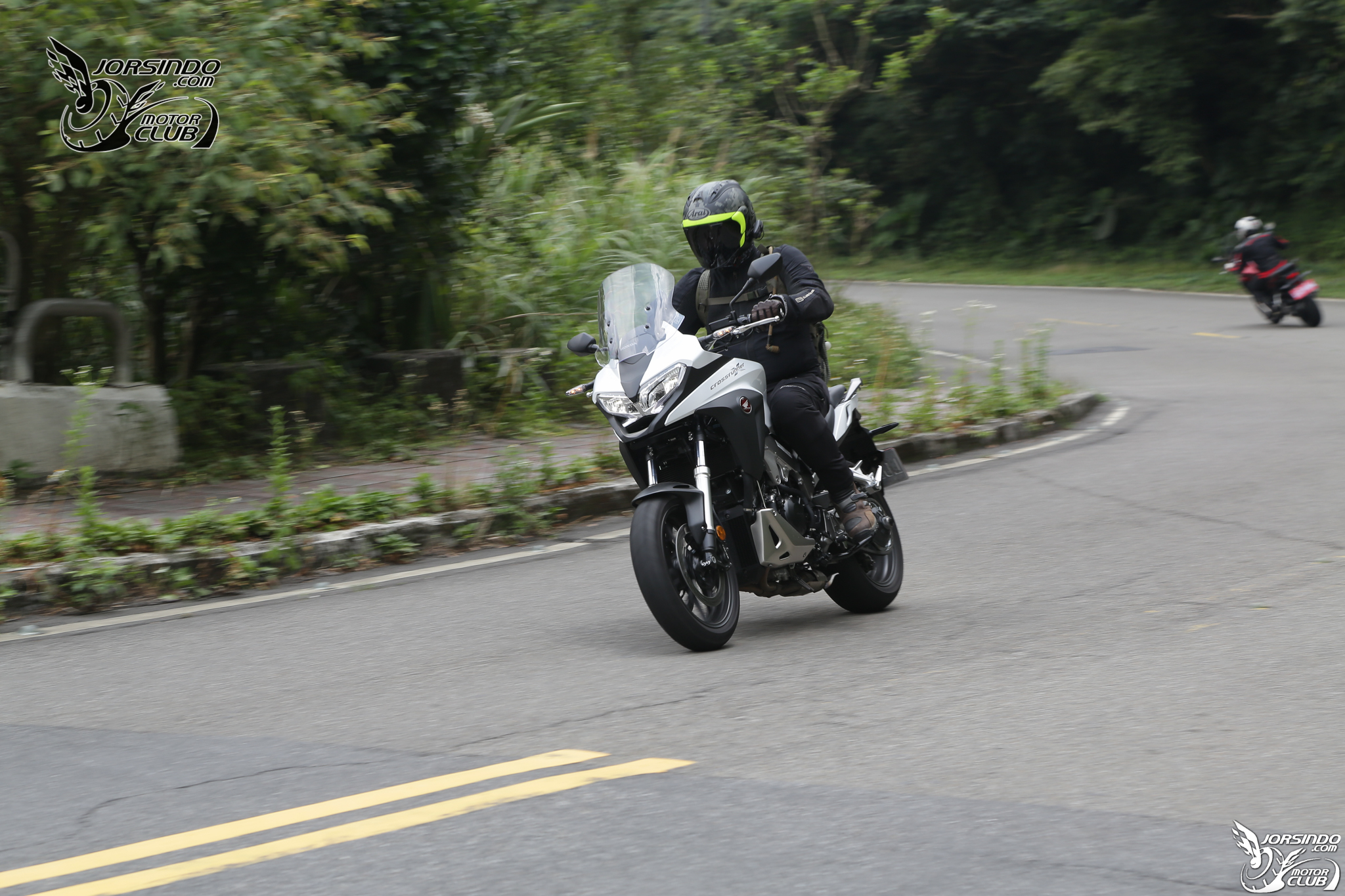 V4引擎的多功能车! 本田VFR800X 媒体试乘会