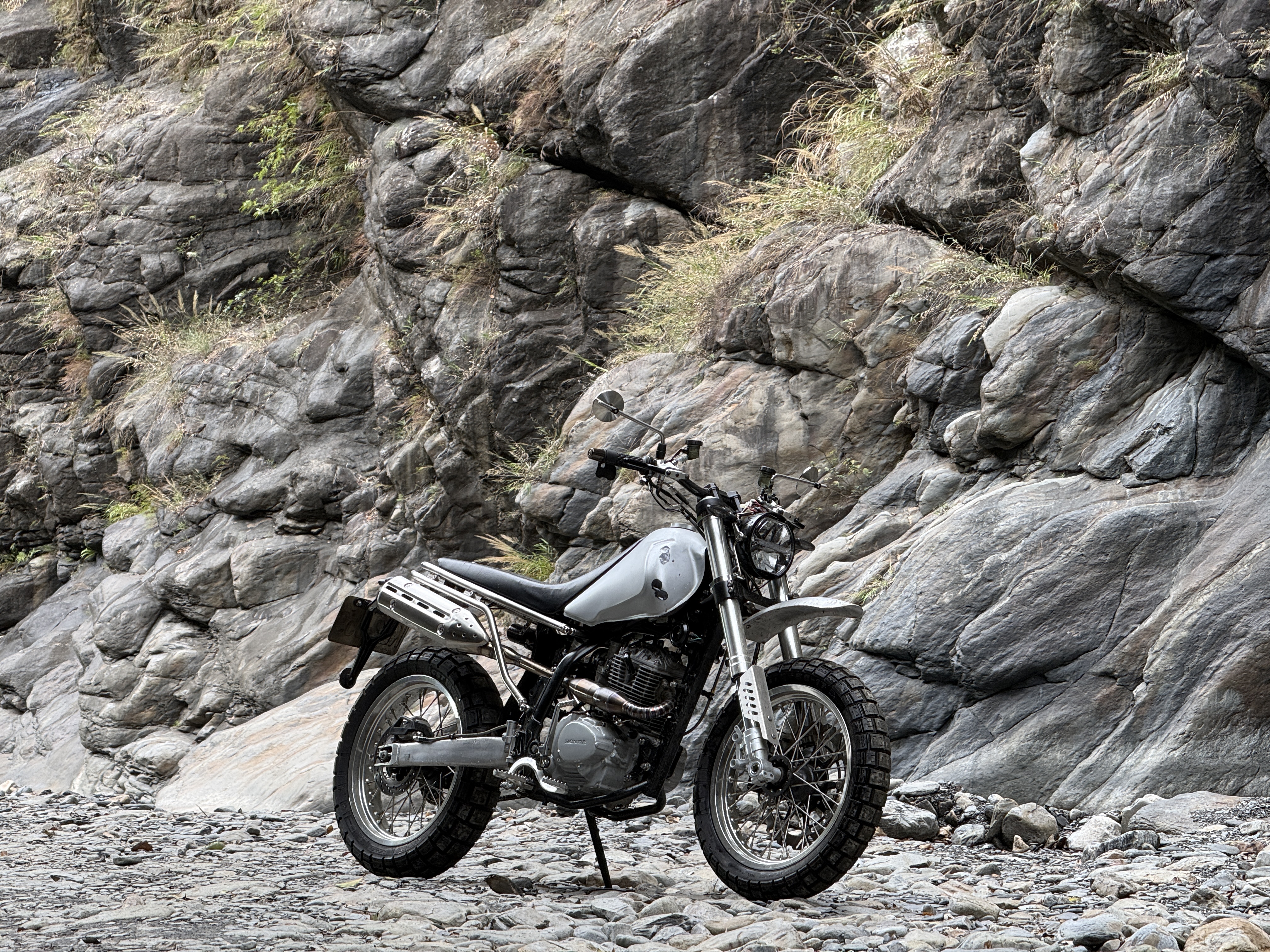 大人的樂高 手搓scrambler #2 引擎、進排氣、電系線組5458|小老婆汽機車資訊網