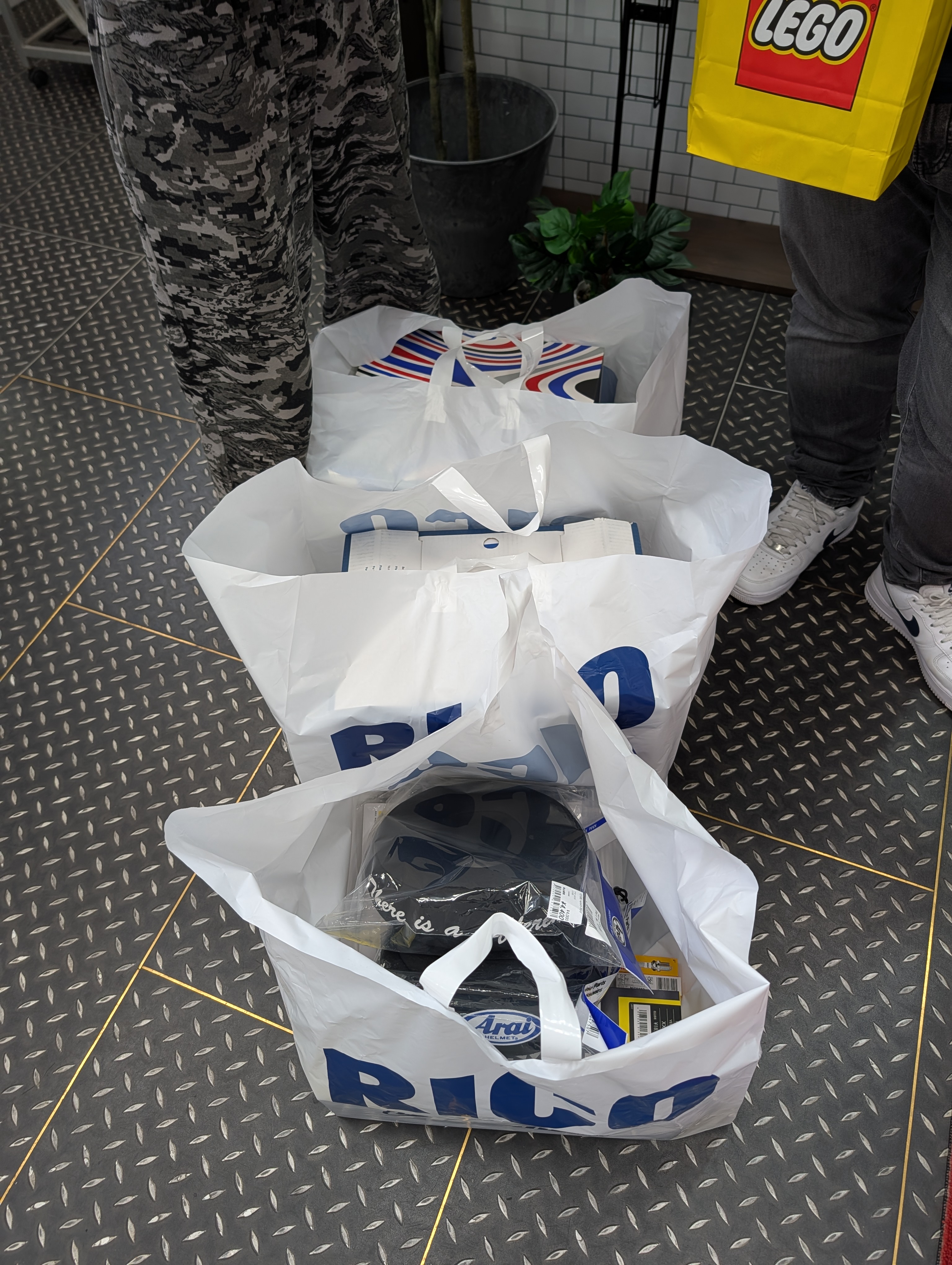 聰明買帽人 RICOLAND東雲 Arai ASTRO-GX1077|小老婆汽機車資訊網 聰明買帽人 RICOLAND東雲 Arai ASTRO-GX1077|小老婆汽機車資訊網