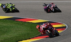 封面"MotoGP