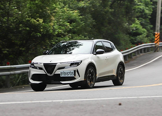 操控靈活快意的跨界毒蛇！Alfa Romeo Junior Ibrida試駕