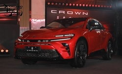 封面"157萬元起！Toyota小改款Crown