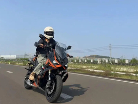[试驾体验] Dragster 459 Twin到底贵在哪？43,999元究竟值不值？
