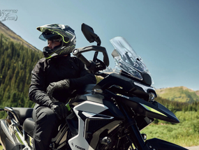 CarPlay、主動跟車、電子懸吊全給你！2027 Triumph Tiger 1200發表