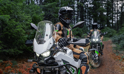 封面"500c.c.的Cub？Kawasaki也有免拉離合器的變速箱了！"