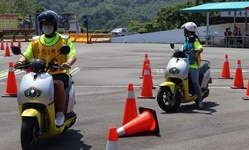 封面"[轉貼]機車族注意！明年元旦機車駕訓增5小時