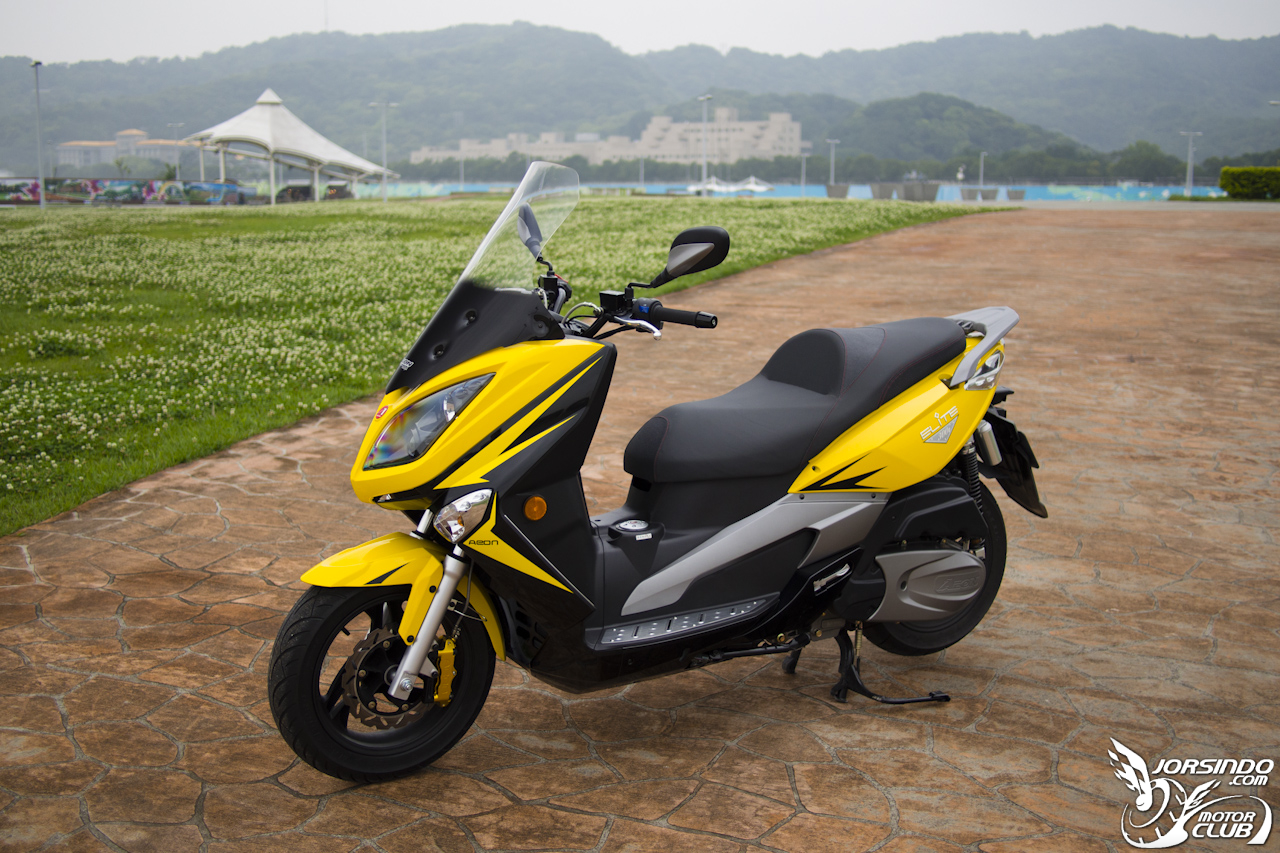 激安黃羊降臨！【ELITE 300i】深度試駕報導1080|小老婆汽機車資訊網