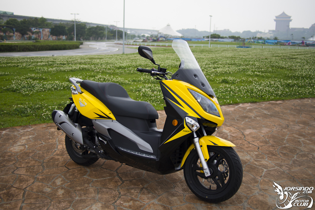 激安黃羊降臨！【ELITE 300i】深度試駕報導2434|小老婆汽機車資訊網