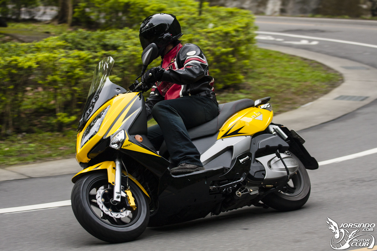 激安黃羊降臨！【ELITE 300i】深度試駕報導2777|小老婆汽機車資訊網