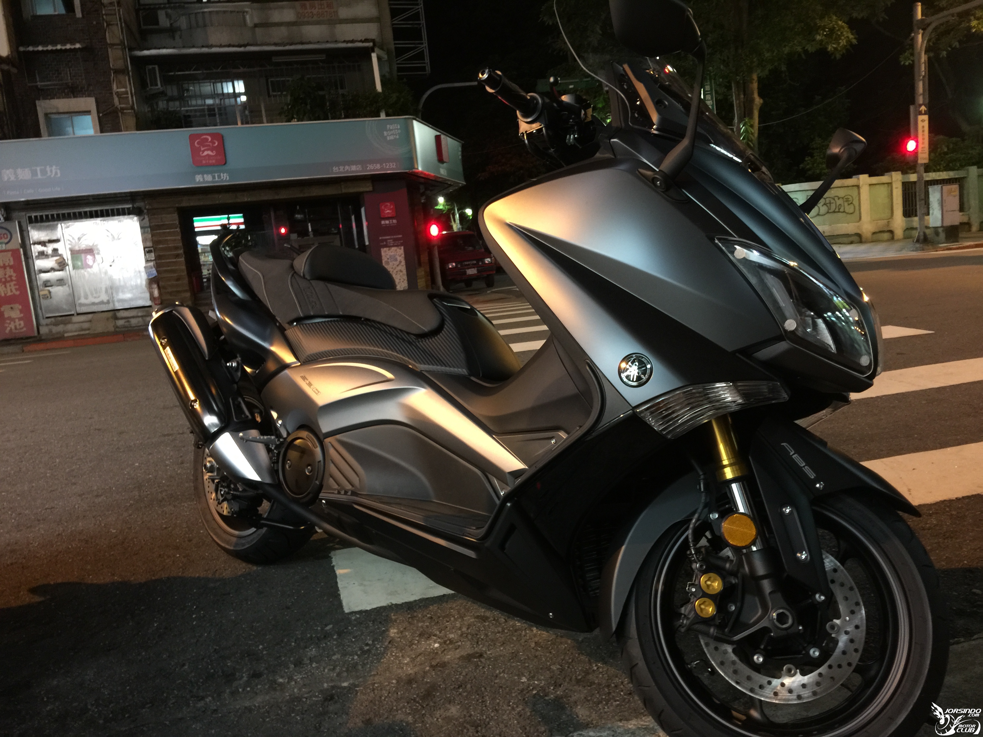 [開箱] 添加新成員 TMax 530 2015特仕版14|小老婆汽機車資訊網