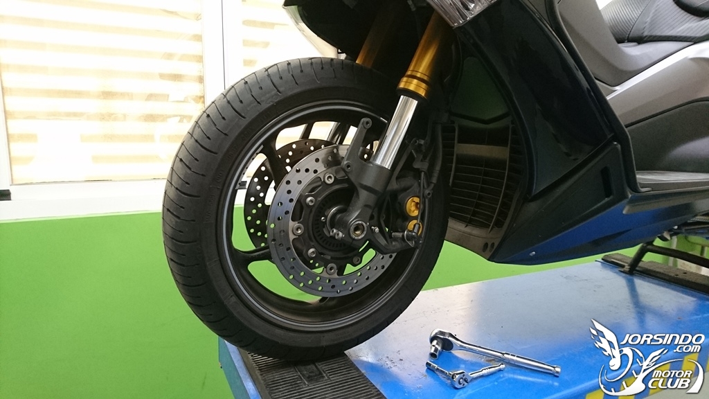 YAMAHA T-MAX530前碟盤加大DIY更換分享712|小老婆汽機車資訊網