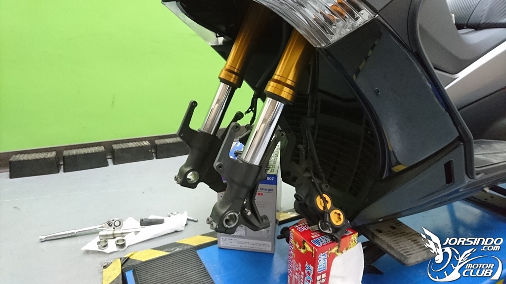YAMAHA T-MAX530前碟盤加大DIY更換分享3286|小老婆汽機車資訊網