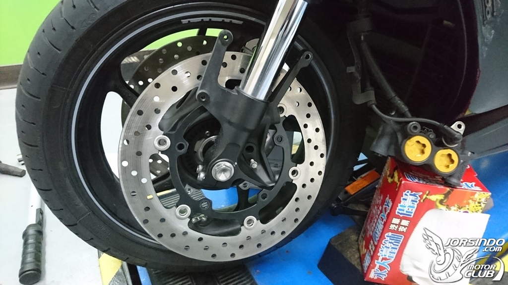 YAMAHA T-MAX530前碟盤加大DIY更換分享5429|小老婆汽機車資訊網