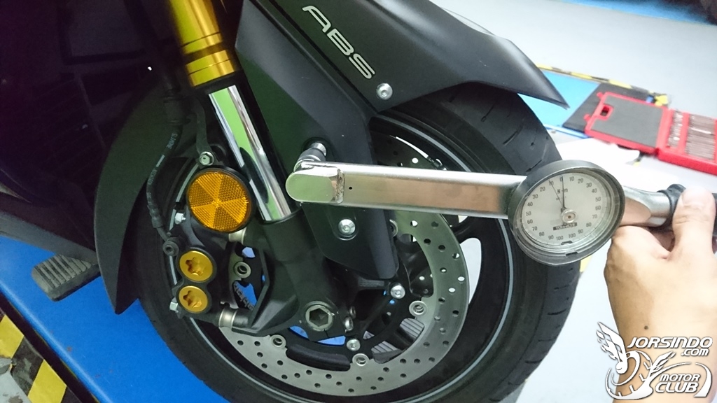 YAMAHA T-MAX530前碟盤加大DIY更換分享5382|小老婆汽機車資訊網