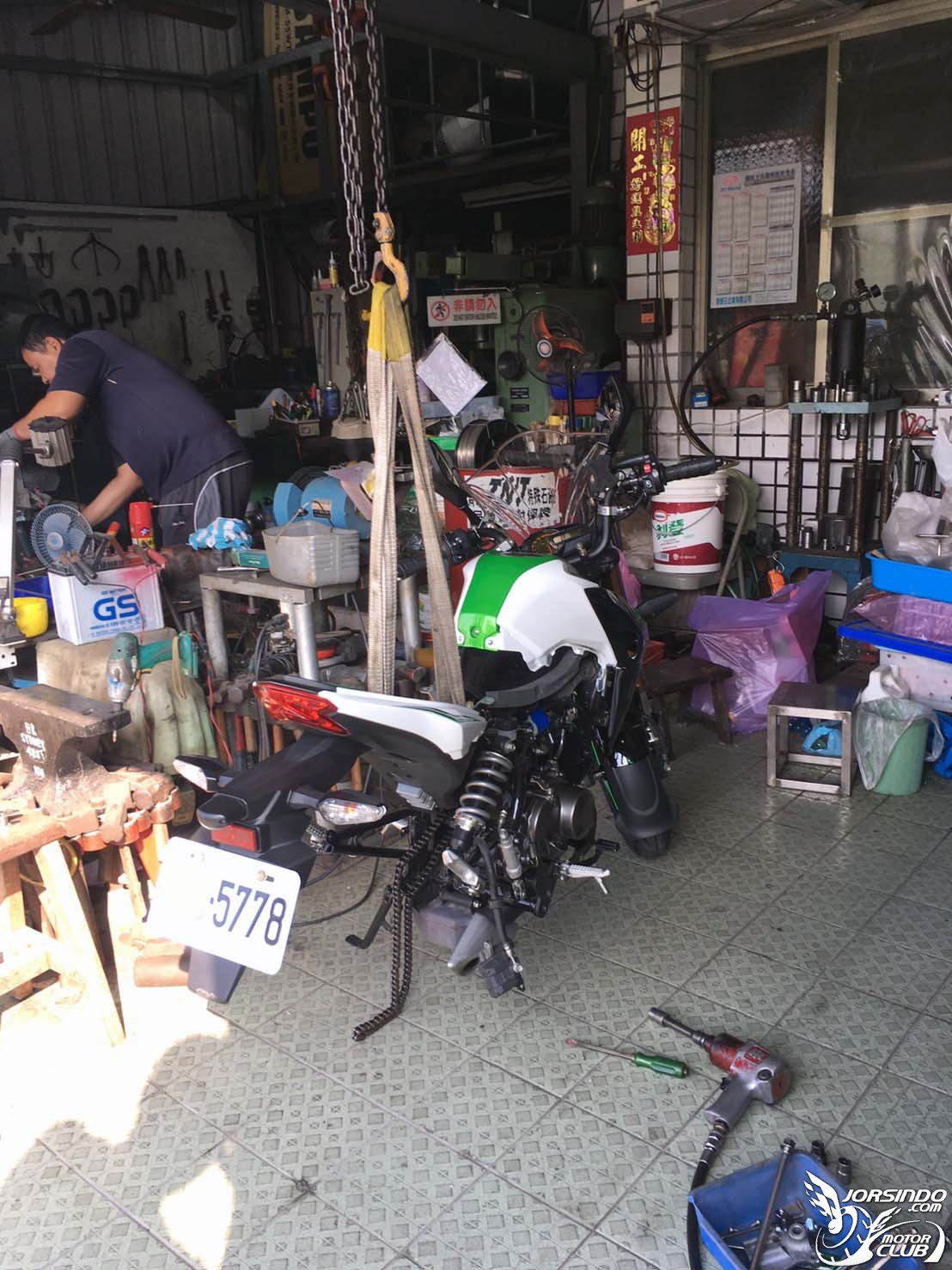 KAWASAKI Z125 搖臂異音問題治標&amp;治本處理分享~!7910|小老婆汽機車資訊網