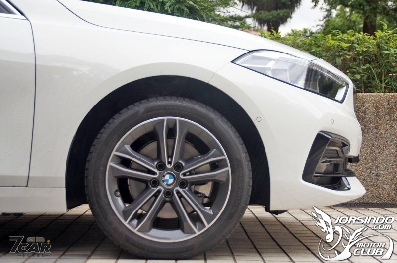前輪驅動 駕馭依舊 BMW 118i 豪華運動版560|BMW,118i小老婆汽機車資訊網