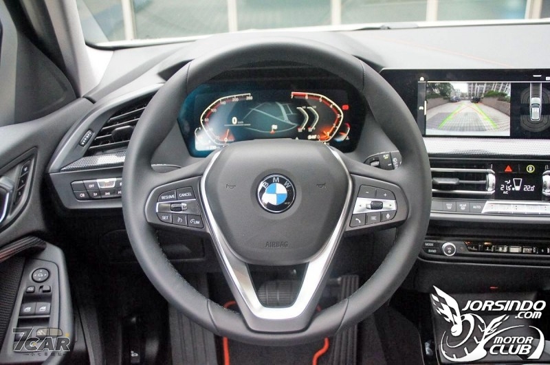 前輪驅動 駕馭依舊 BMW 118i 豪華運動版9350|BMW,118i小老婆汽機車資訊網