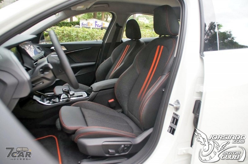 前輪驅動 駕馭依舊 BMW 118i 豪華運動版809|BMW,118i小老婆汽機車資訊網