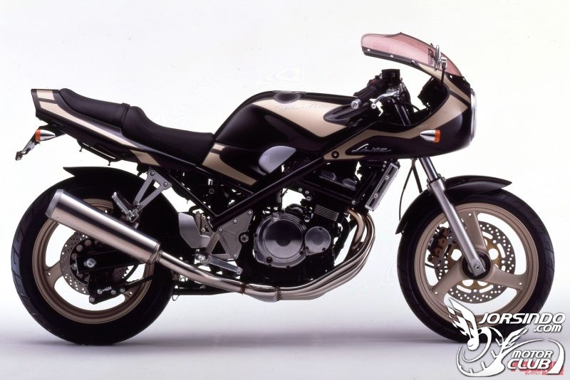 4汽缸250cc名車列傳！猛獸般的街車車款9791|HONDA,KAWASAKI,SUZUKI,YAMAHA小老婆汽機車資訊網