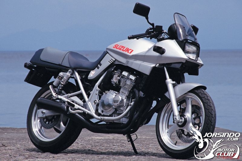 4汽缸250cc名車列傳！猛獸般的街車車款4387|HONDA,KAWASAKI,SUZUKI,YAMAHA小老婆汽機車資訊網