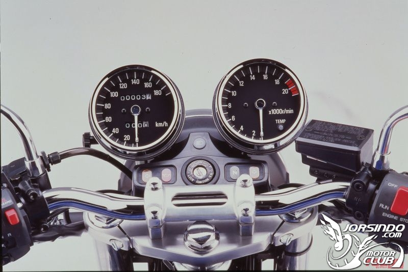 4汽缸250cc名車列傳！猛獸般的街車車款8444|HONDA,KAWASAKI,SUZUKI,YAMAHA小老婆汽機車資訊網