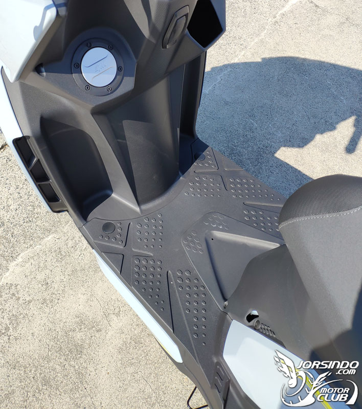 小灰龍SYM DRG BT 158開箱8218|小老婆汽機車資訊網