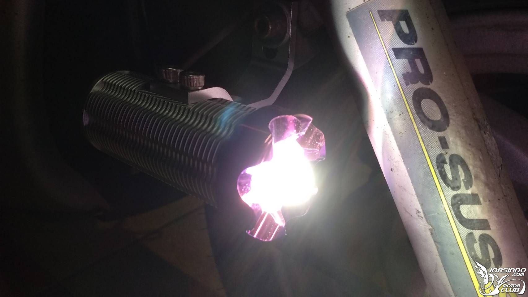 卡西堤外掛式魚眼霧燈-開箱文 直上高手機車8107|小老婆汽機車資訊網