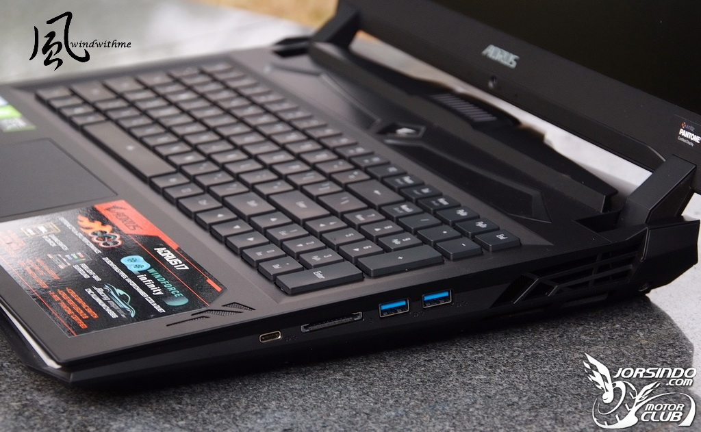 機械式鍵盤與極窄邊框螢幕 - 技嘉 AORUS 17高階電競筆電解析1363|小老婆汽機車資訊網