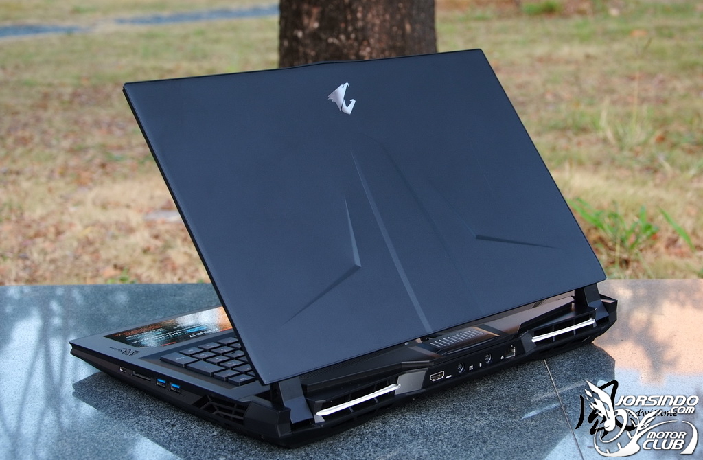 機械式鍵盤與極窄邊框螢幕 - 技嘉 AORUS 17高階電競筆電解析9786|小老婆汽機車資訊網