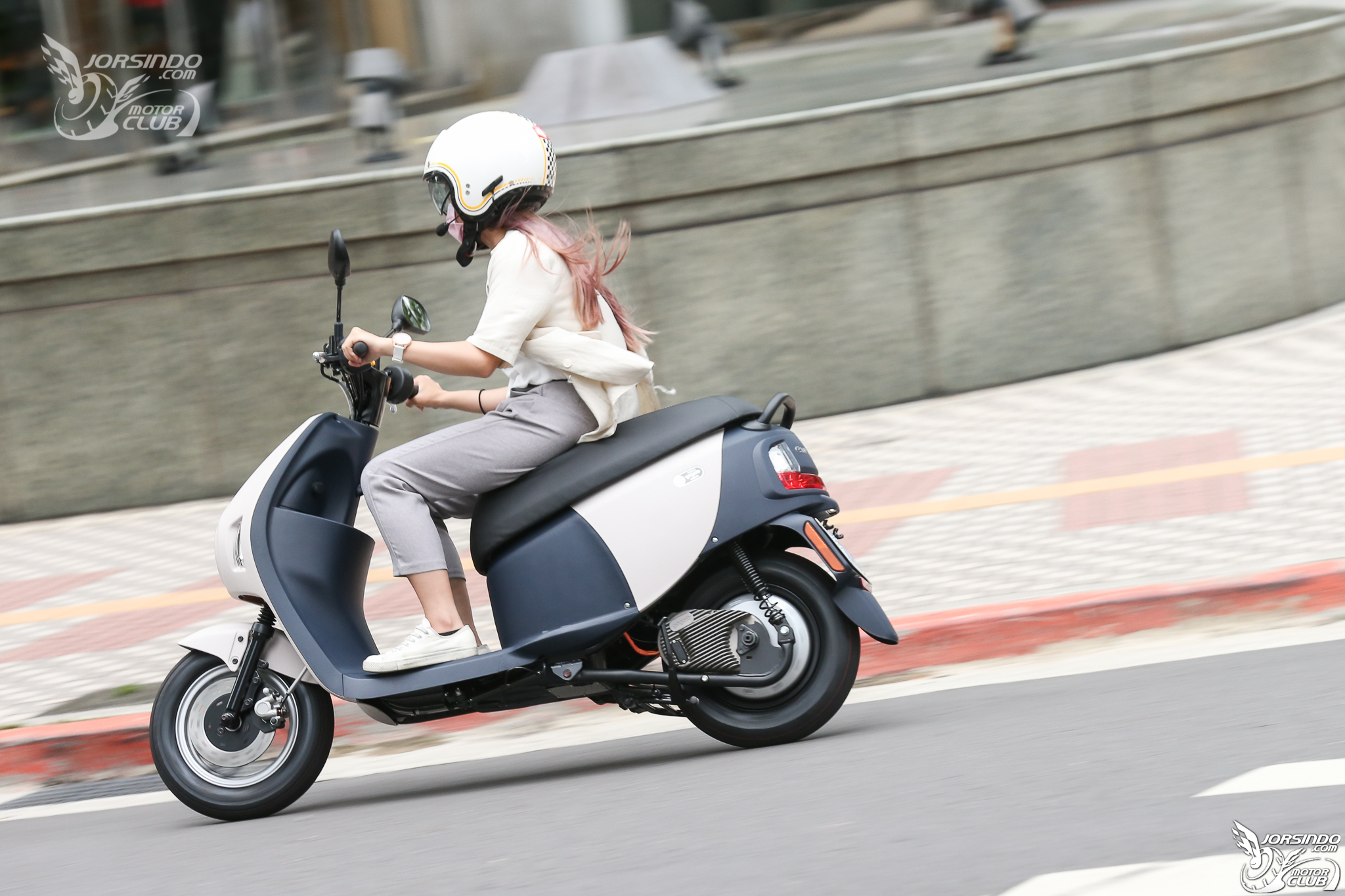 eMOVING 聯手 Gogoro！綠牌小車 EZ1 x 小資女阿娟的一天949|小老婆汽機車資訊網