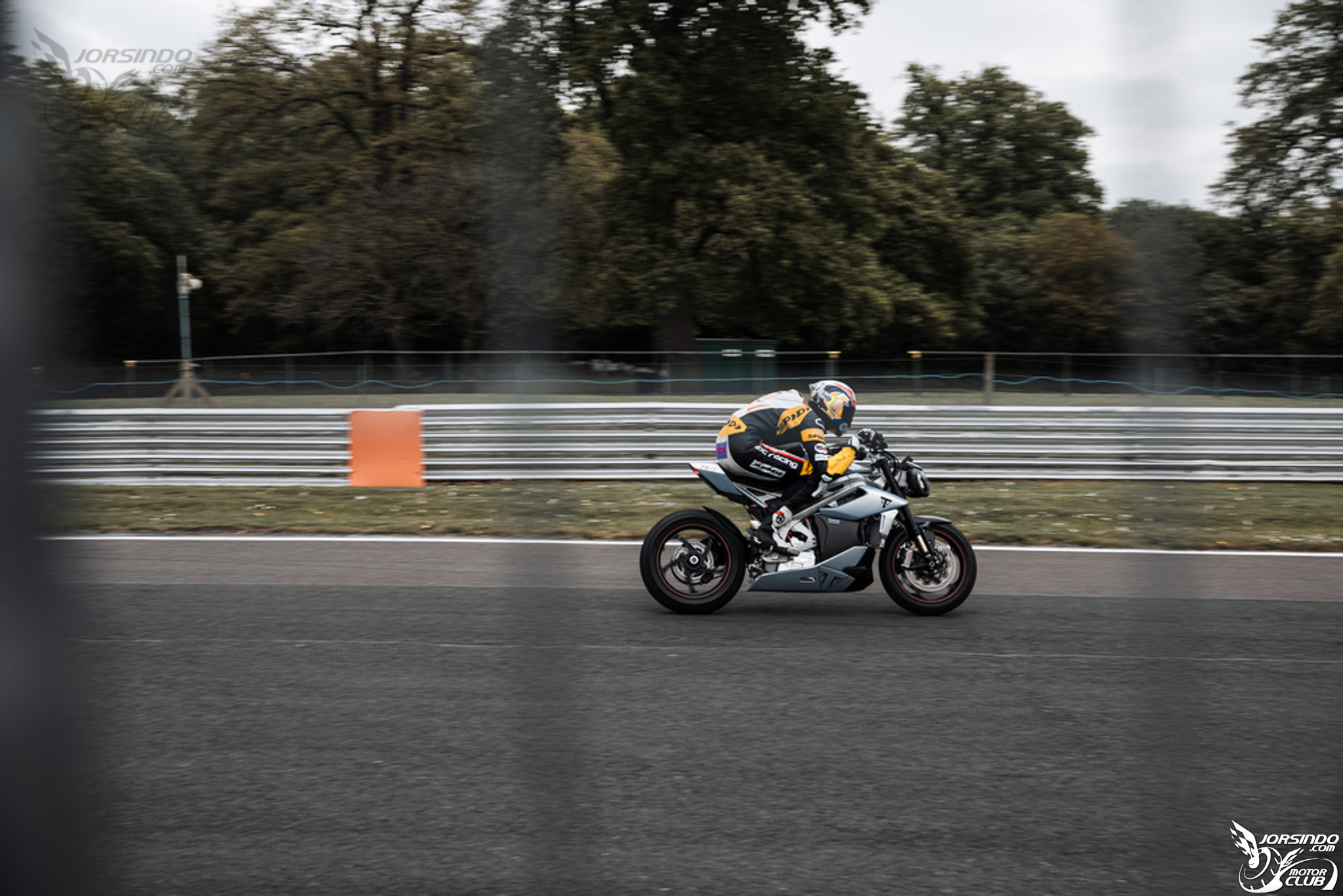 電動版 Speed Triple！Triumph TE-1 計劃成功！原型車完整揭露2294|triumph,te1,電動重機,speedtriple,energica小老婆汽機車資訊網
