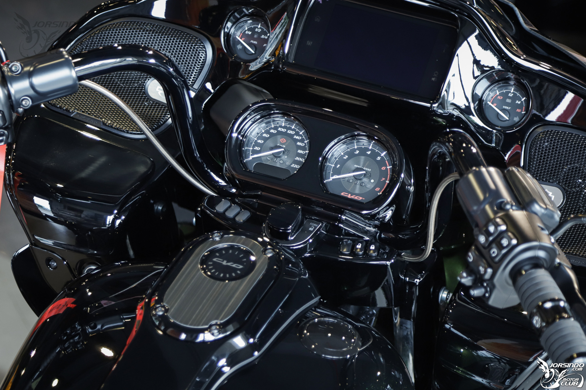 哈雷 Milwaukee-Eight 117 引擎車系新車鑑賞！近2,000c.c.美式巨獸420|哈雷,softtail,美式機車,CVO,touring小老婆汽機車資訊網