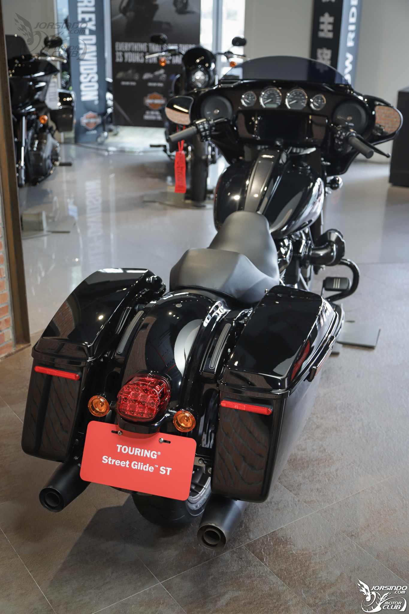 哈雷 Milwaukee-Eight 117 引擎車系新車鑑賞！近2,000c.c.美式巨獸806|哈雷,softtail,美式機車,CVO,touring小老婆汽機車資訊網