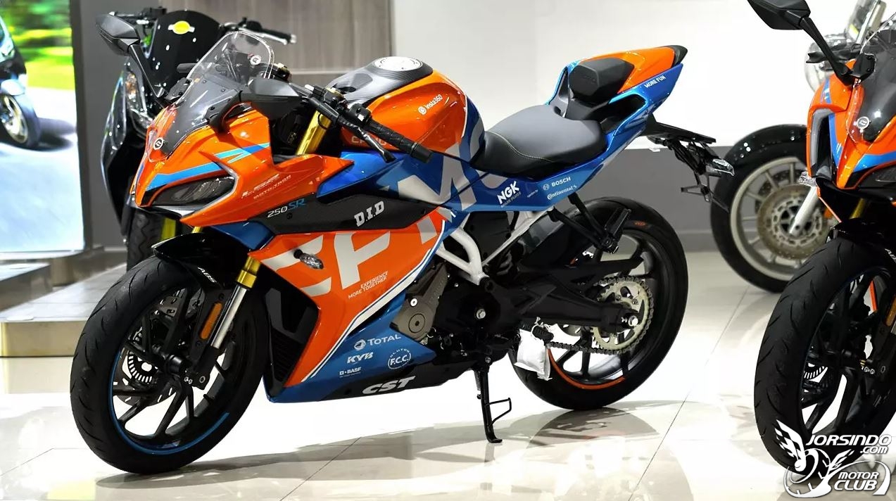 2022 CFMOTO 250SR，賽道玩家PLAY TO WIN2471|小老婆汽機車資訊網