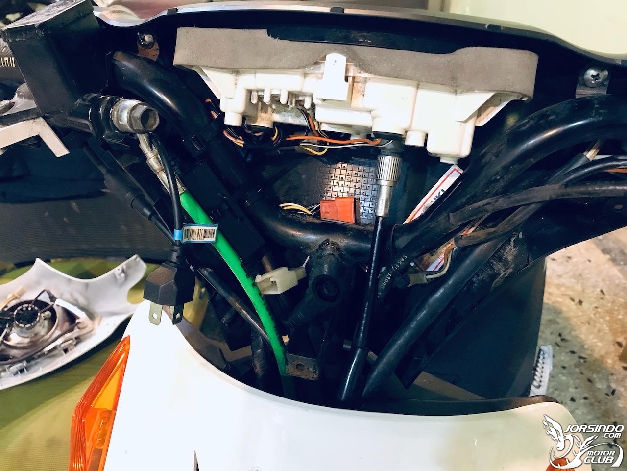 Address V125G 安裝 LED 大燈和日規碼錶7525|小老婆汽機車資訊網
