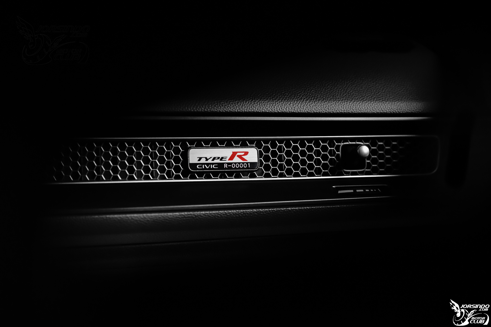 2.0升渦輪+6MT手排、為創下FF紀錄而生！Honda新Civic Type-R登場22|Honda,Civic,Type-R,LogR,六速手排小老婆汽機車資訊網