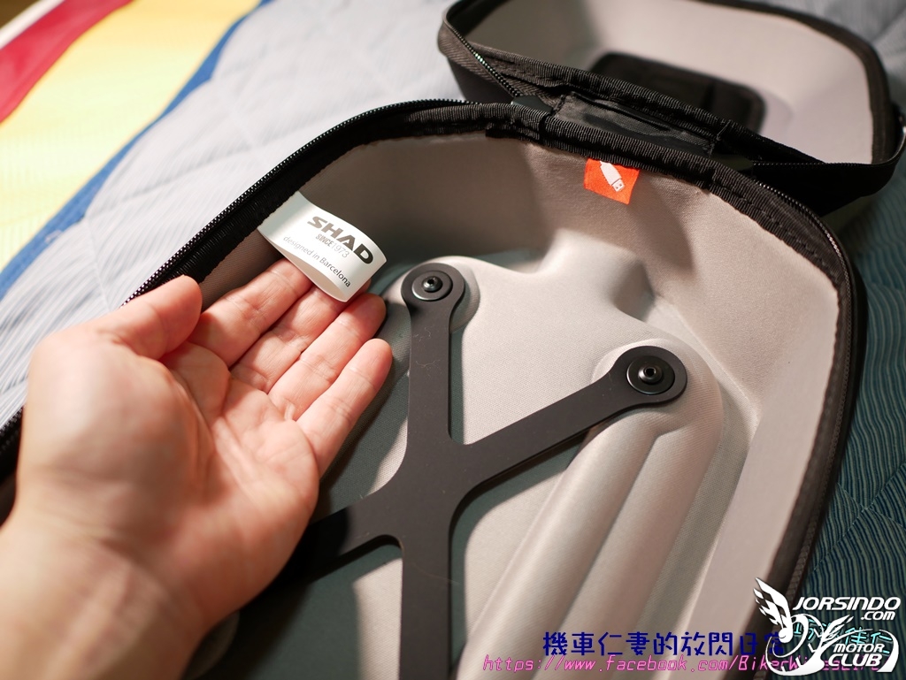 [開箱] SHAD E10P快拆油箱包3363|小老婆汽機車資訊網