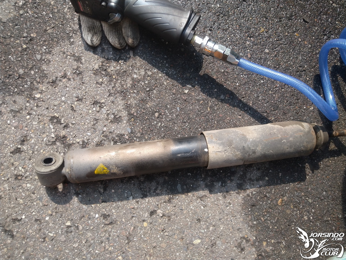 三菱 space gear DIY更換前後避震器、和尚頭及李仔串8148|小老婆汽機車資訊網