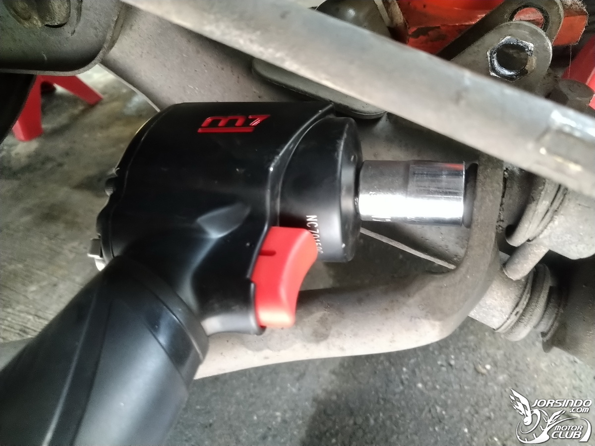 三菱 space gear DIY更換前後避震器、和尚頭及李仔串5069|小老婆汽機車資訊網