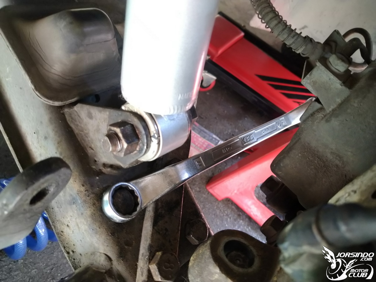三菱 space gear DIY更換前後避震器、和尚頭及李仔串4142|小老婆汽機車資訊網