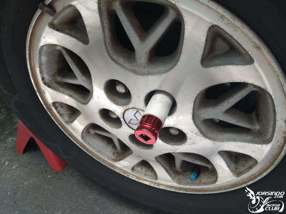 三菱 space gear DIY更換前後避震器、和尚頭及李仔串6952|小老婆汽機車資訊網