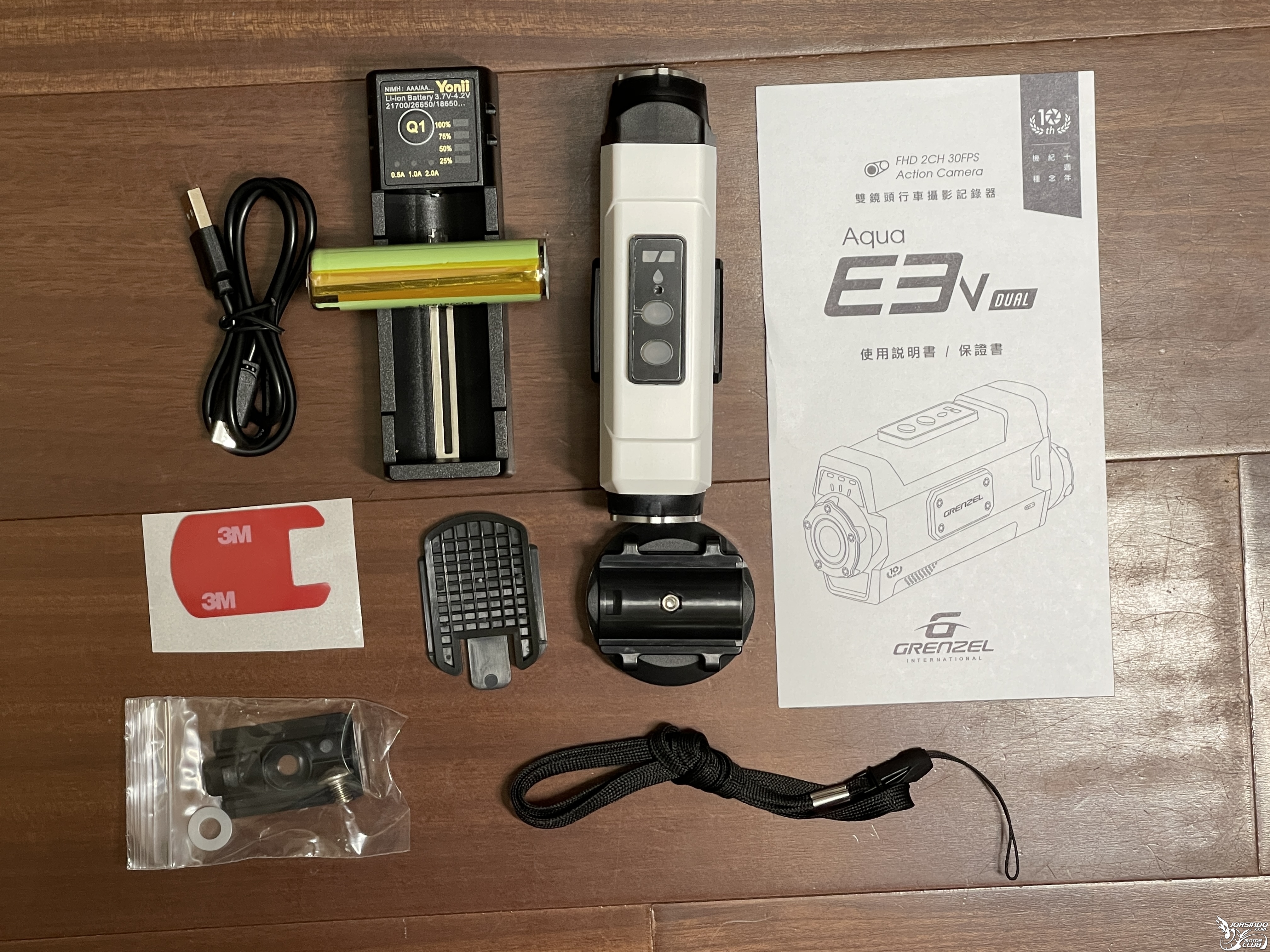 雲創 E3V-T 前後雙鏡(白) 安全帽行車紀錄器2742|小老婆汽機車資訊網