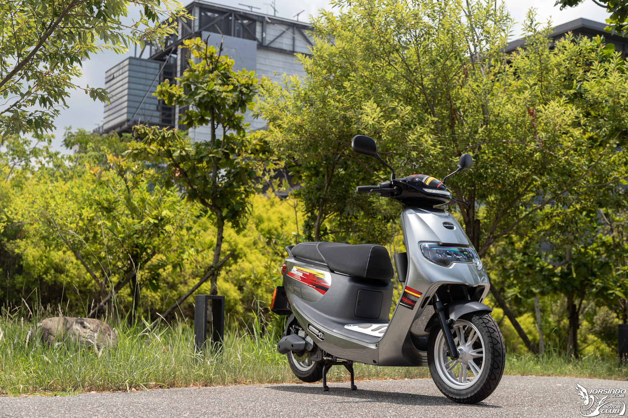 新車型新方案！中華eMOVING勁炫125最低資費99元起！8726|小老婆汽機車資訊網
