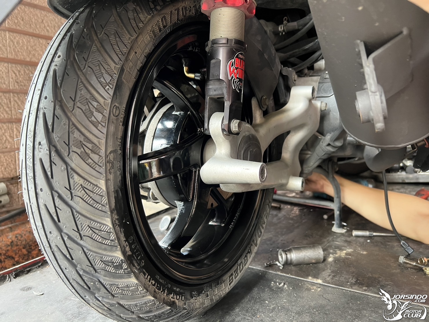 X-SENSE 2V 後輪更換12吋with異種移植OZ150輪框1881|小老婆汽機車資訊網