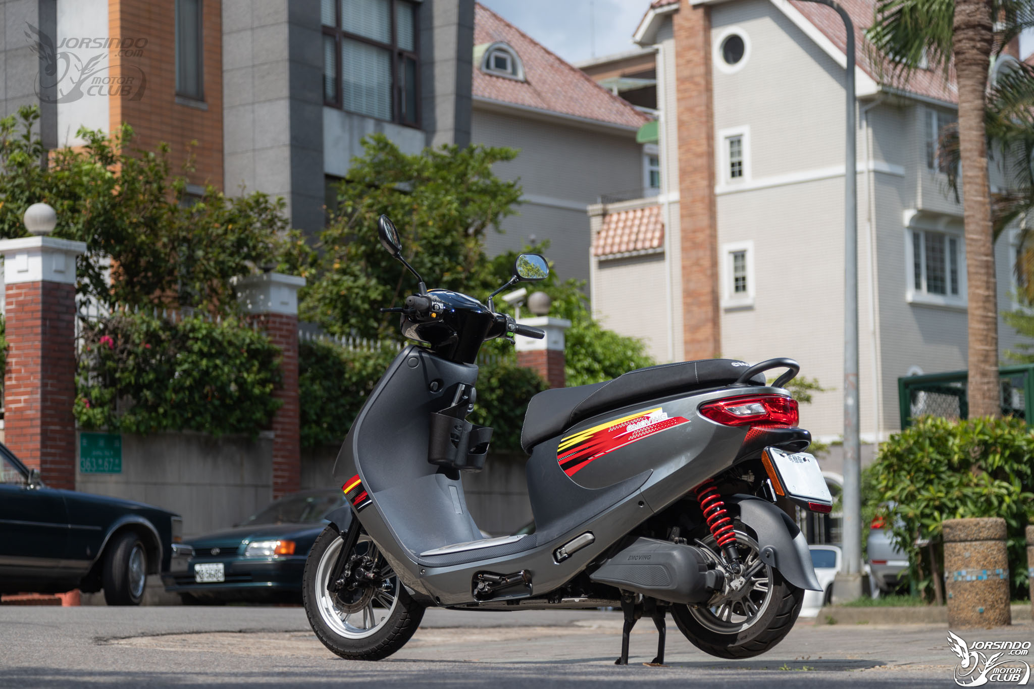 新車型新方案！中華eMOVING勁炫125最低資費99元起！6166|小老婆汽機車資訊網