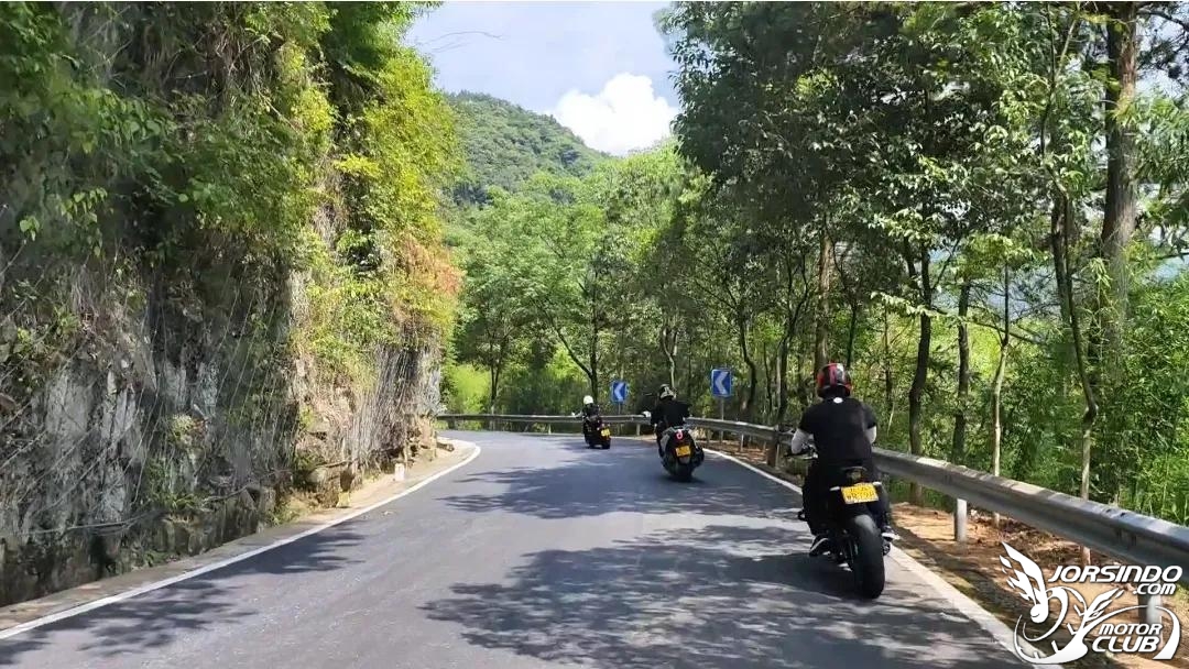 42℃ 的骑行，热并热爱！ #突突突摩托工作室400|杭州小老婆汽機車資訊網