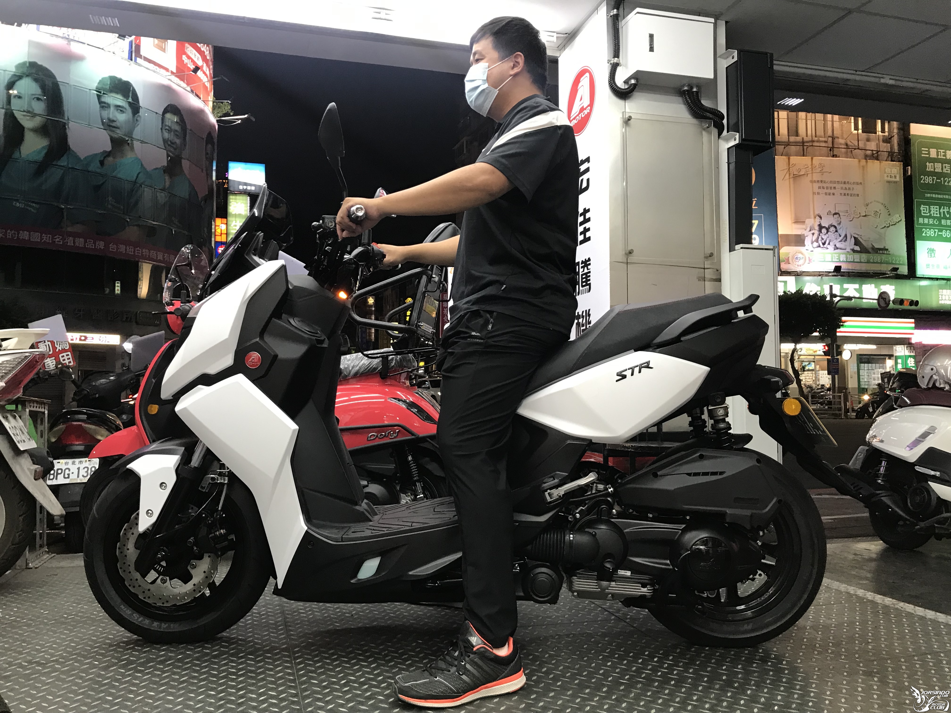 我給AEON一次機會，STR300預購與試乘8686|小老婆汽機車資訊網