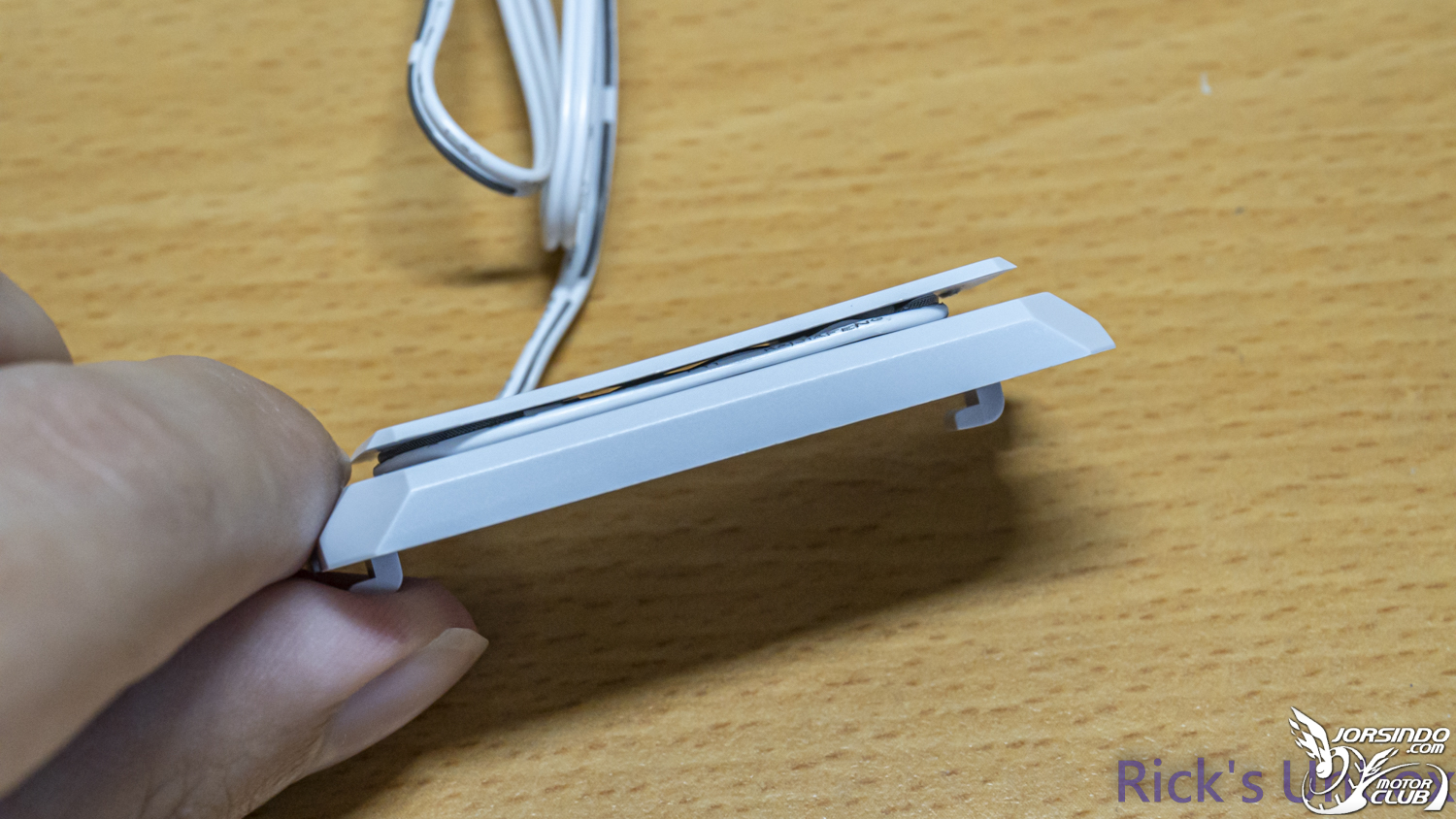 【開箱】訊號"無線化"風扇 EP.1 | LIAN LI UNI FAN SL WIRELESS 120 WHITE5860|小老婆汽機車資訊網