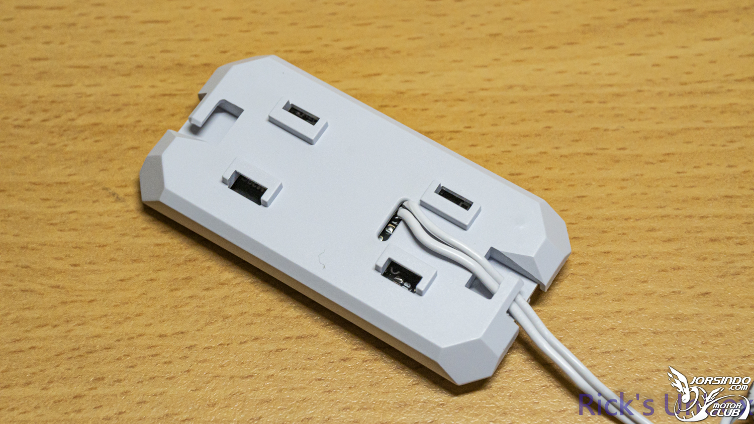【開箱】訊號"無線化"風扇 EP.1 | LIAN LI UNI FAN SL WIRELESS 120 WHITE60|小老婆汽機車資訊網