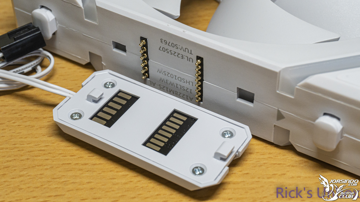 【開箱】訊號"無線化"風扇 EP.1 | LIAN LI UNI FAN SL WIRELESS 120 WHITE3486|小老婆汽機車資訊網